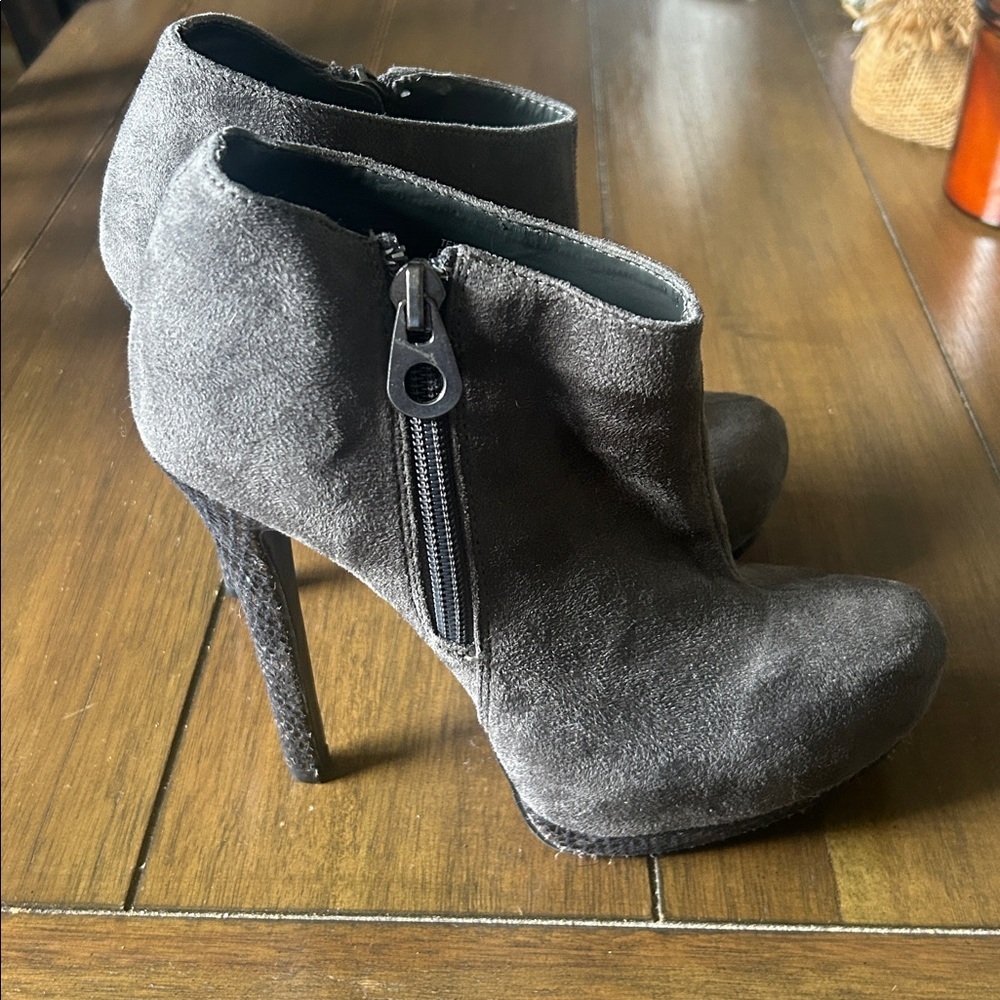 Sofia Vergara Womens Boots Gray Flame Stiletto Booties Size 6